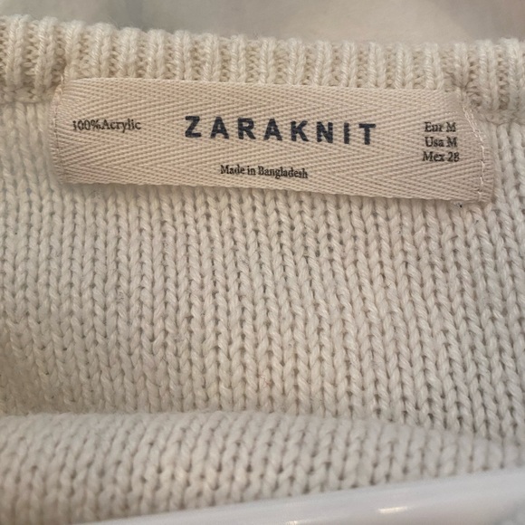 White/ Cream Zara Knit Sweater Size Medium! Super soft and a perfect basic! - Picture 3 of 3